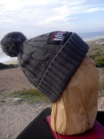 Gorro Torcidos e POMPOM, 100% algodão Cinza